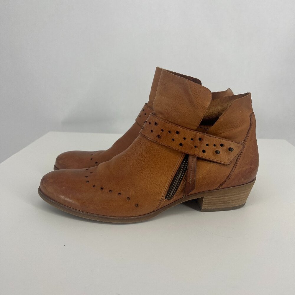 Paul Green Tan Ankle Boots